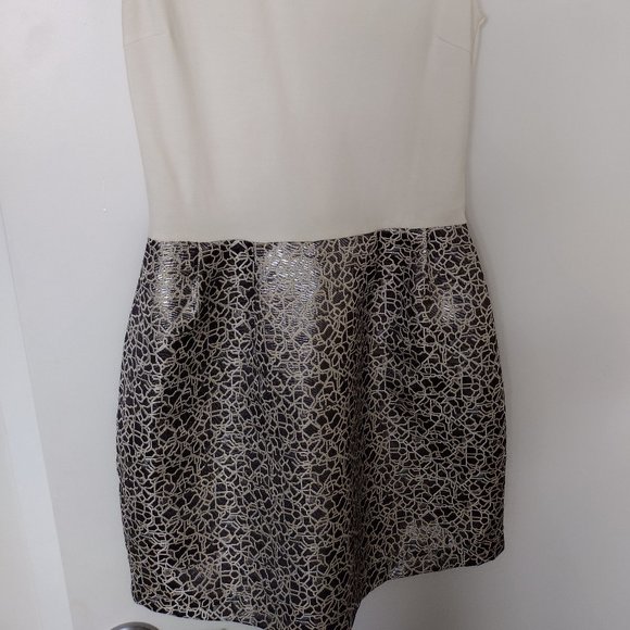 Charlise Robe - Picture 6 of 11